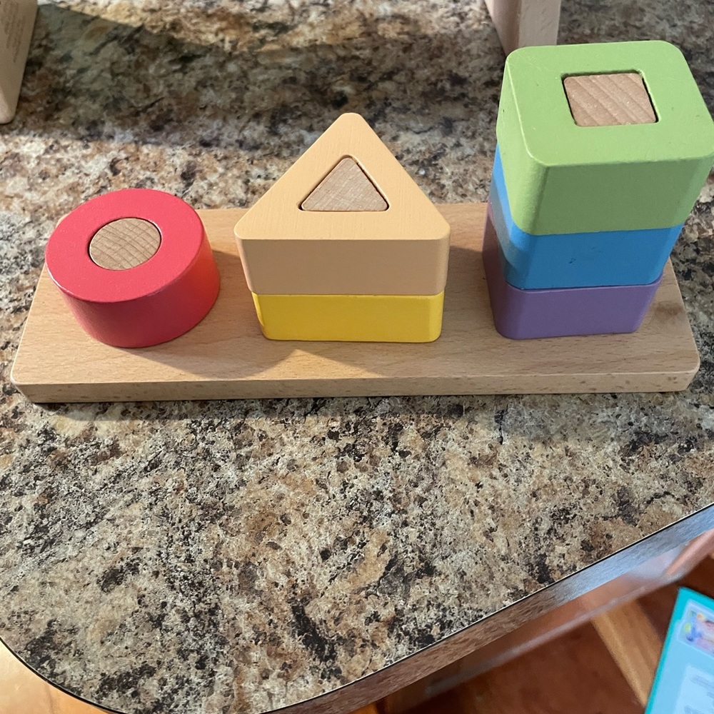 Kiwico wooden peg shape sorter